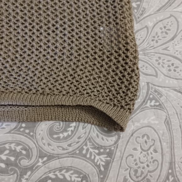 Lightweight Crochet Top One Size - Picture 4 of 6